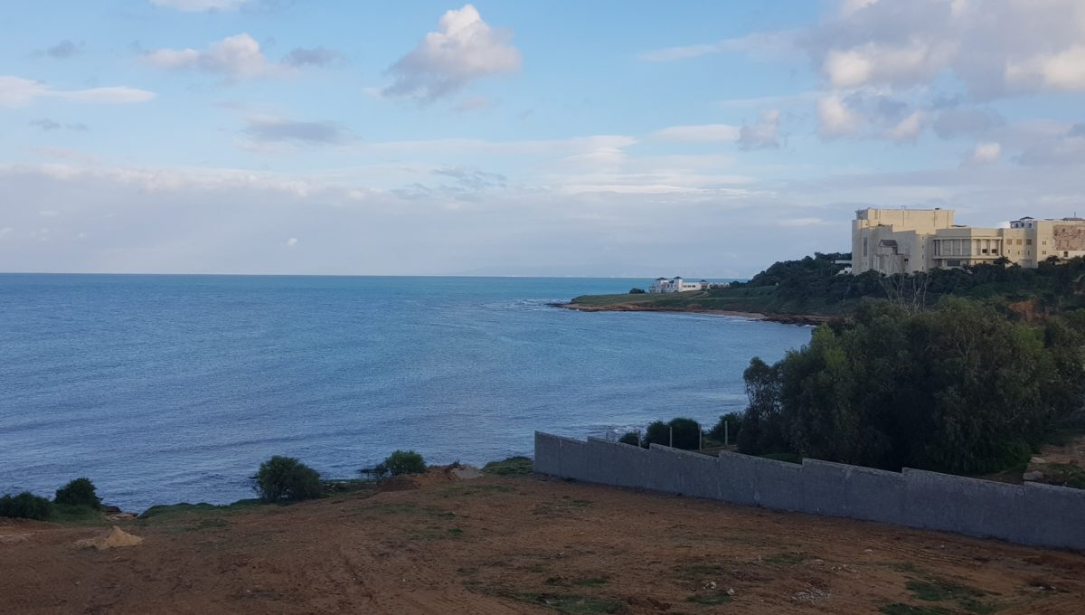 terrain vue sur mer