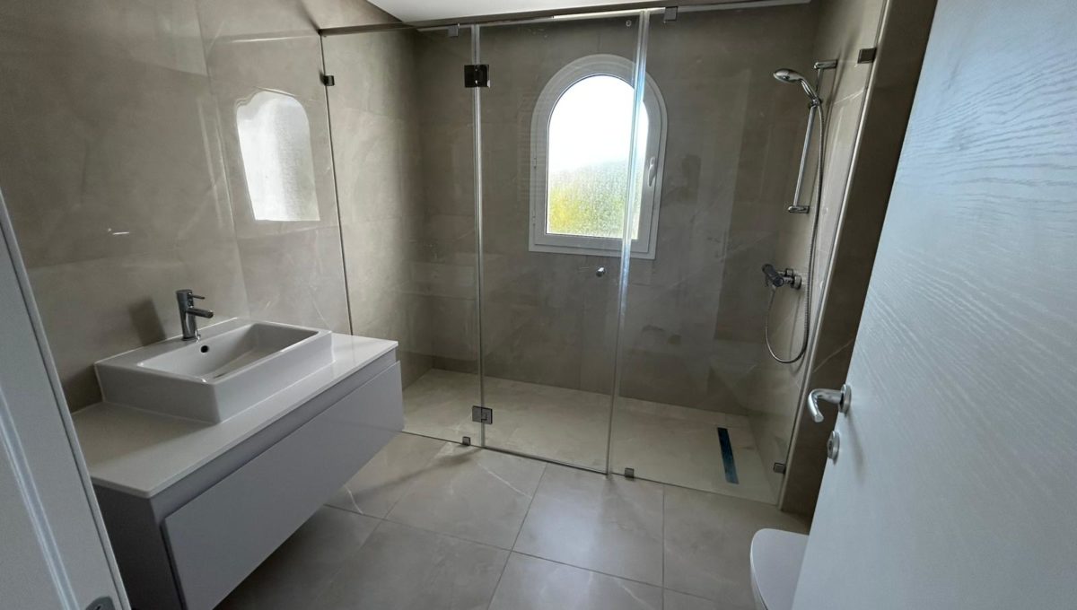 Salle d'eau avec douche